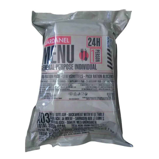 Ración militar en bolsa plateada con etiqueta 24H y variedad de comidas