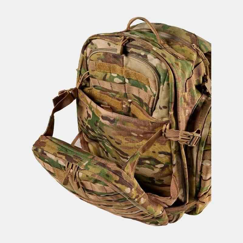 Mochila táctica multicam vista lateral con bolsillos y correa acolchada