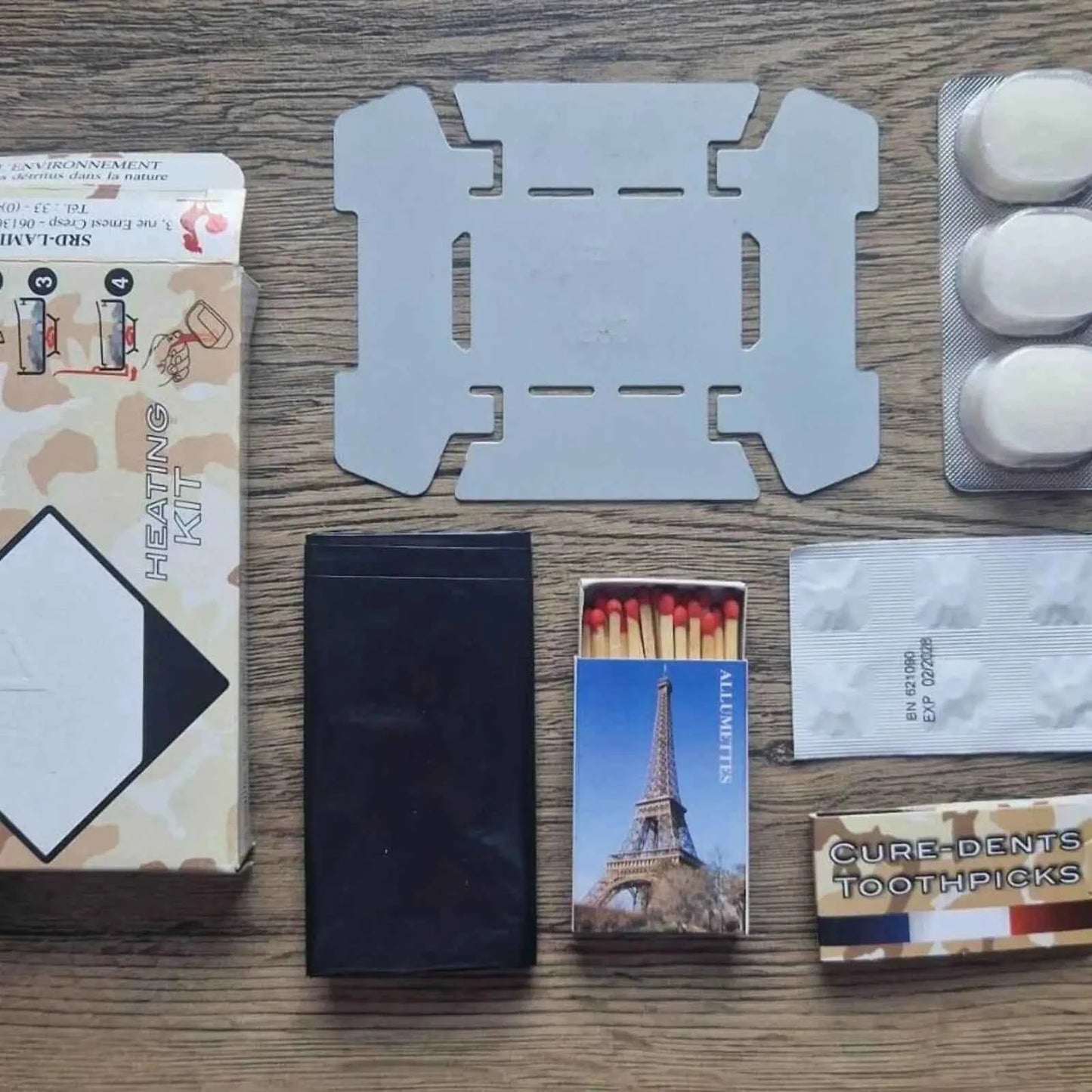 Accesorios de ración: tarjetas, estuche dental y cure-dents en envases