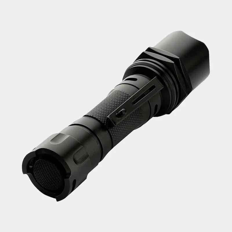 Linterna táctica M22-C M-TAC negra con base trasera y botones laterales