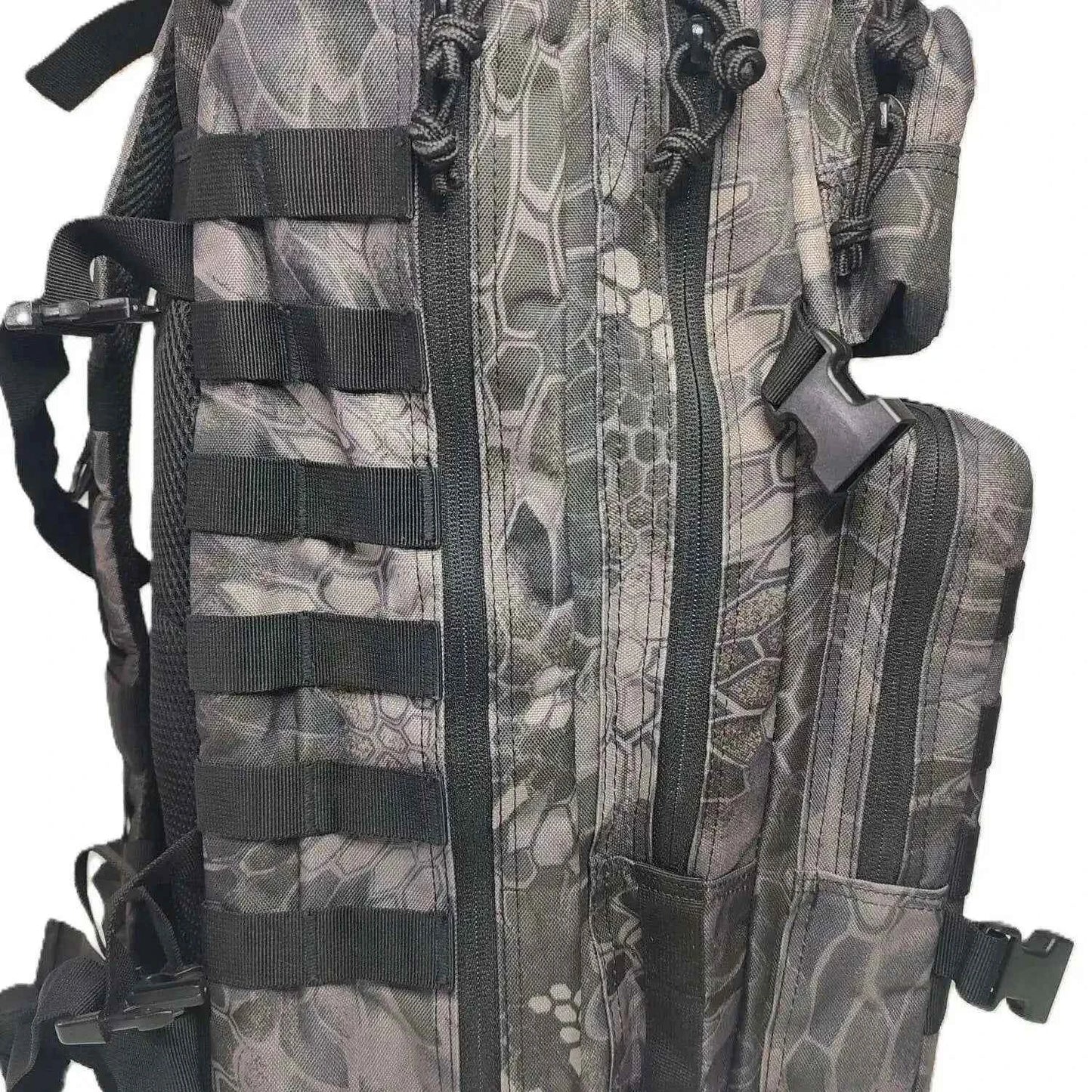 Mochila táctica con cierre frontal, correas acolchadas y estampado camuflaje gris