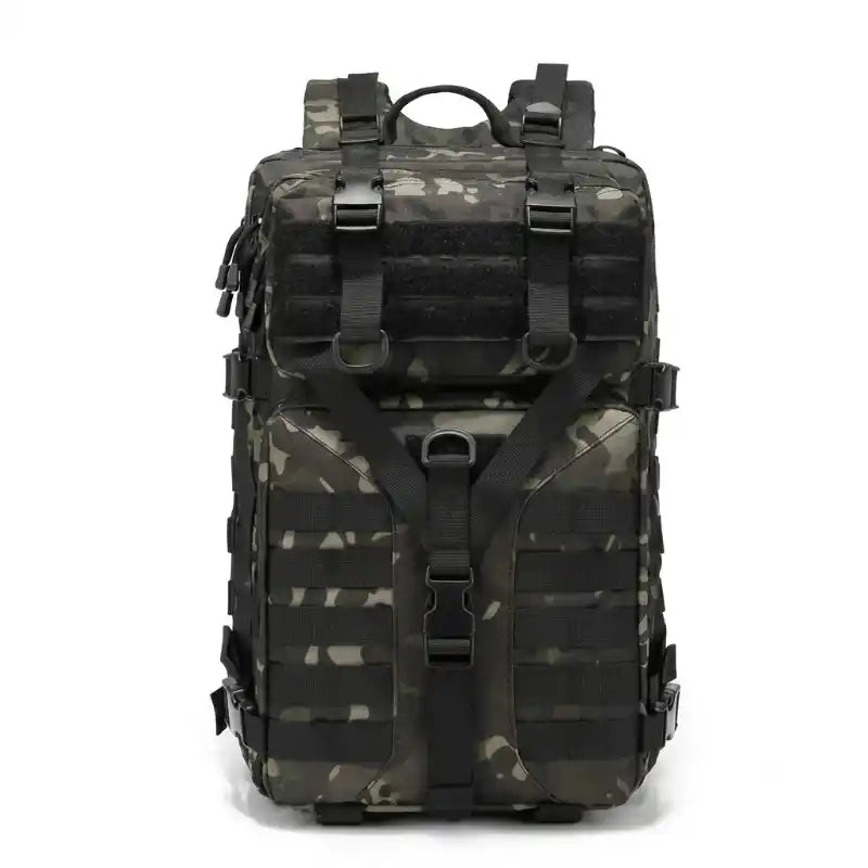 Mochila táctica negra con camuflaje, correas ajustables y panel frontal con bolsillos