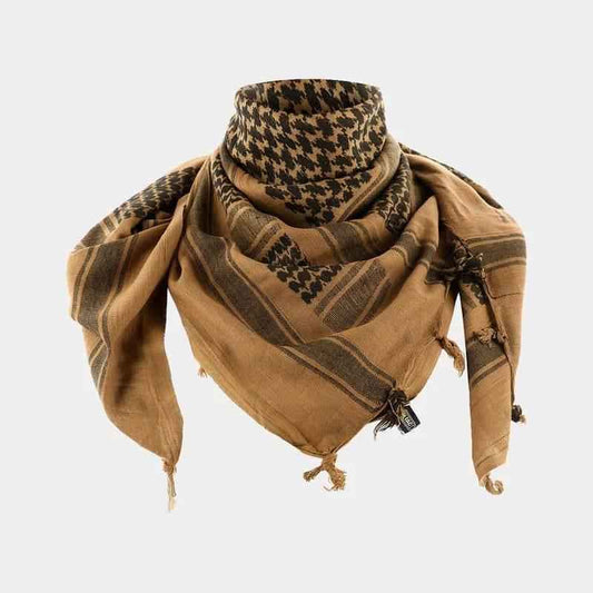 Pañuelo shemagh M-TAC coyote, pata de gallo y flecos en los bordes.