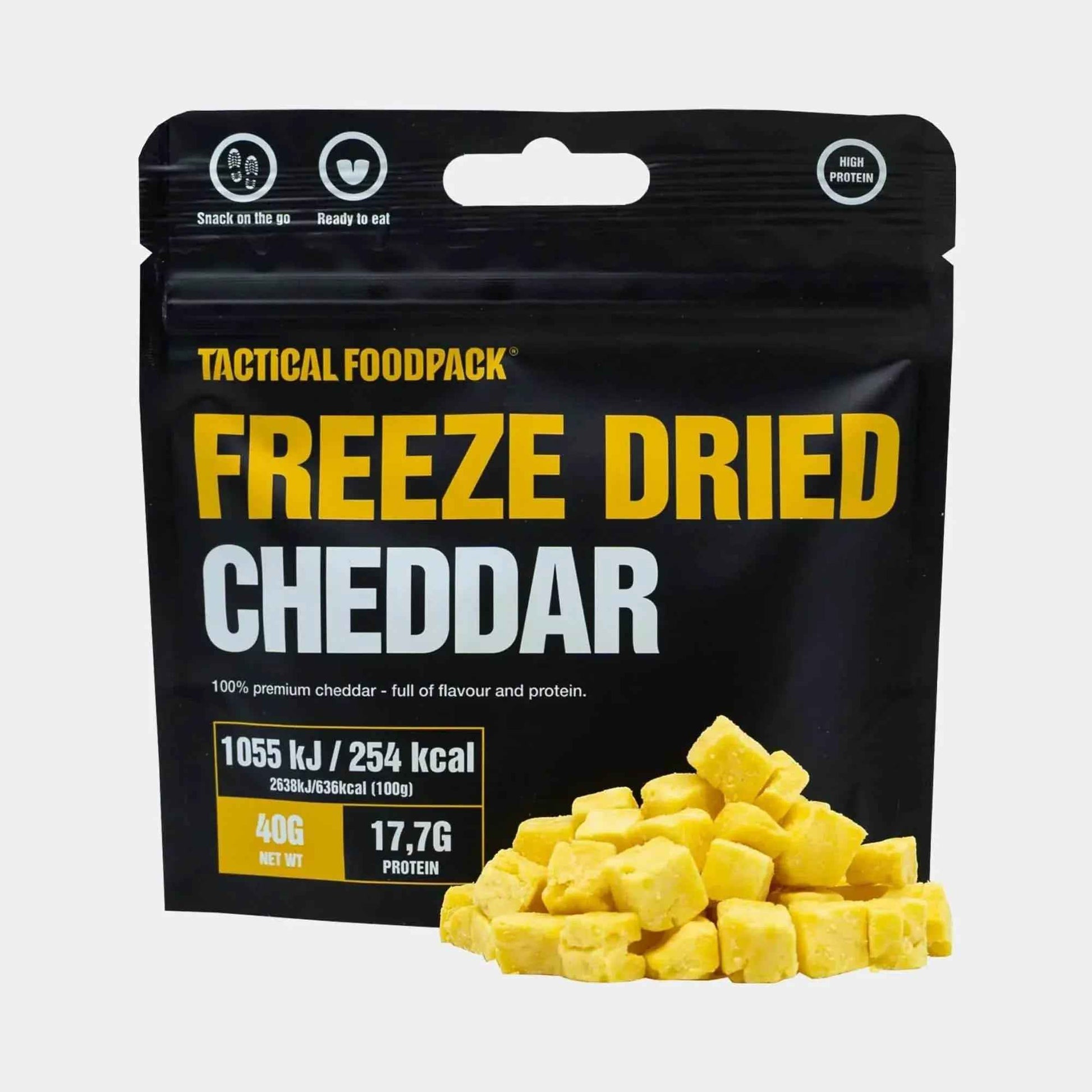 Bolsa de snack liofilizado de queso cheddar, Tactical Foodpack, con cubos amarillos.